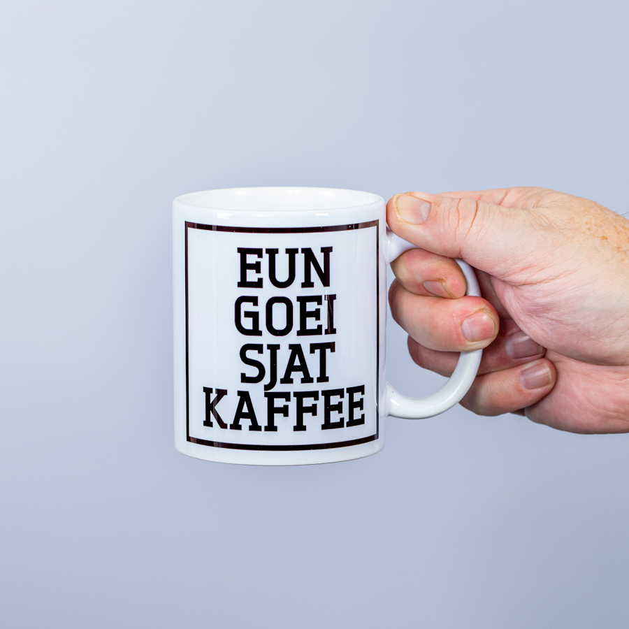 MERCHTEMSE DIALECT TAS eun goei sjat kaffee (een lekkere tas koffie)