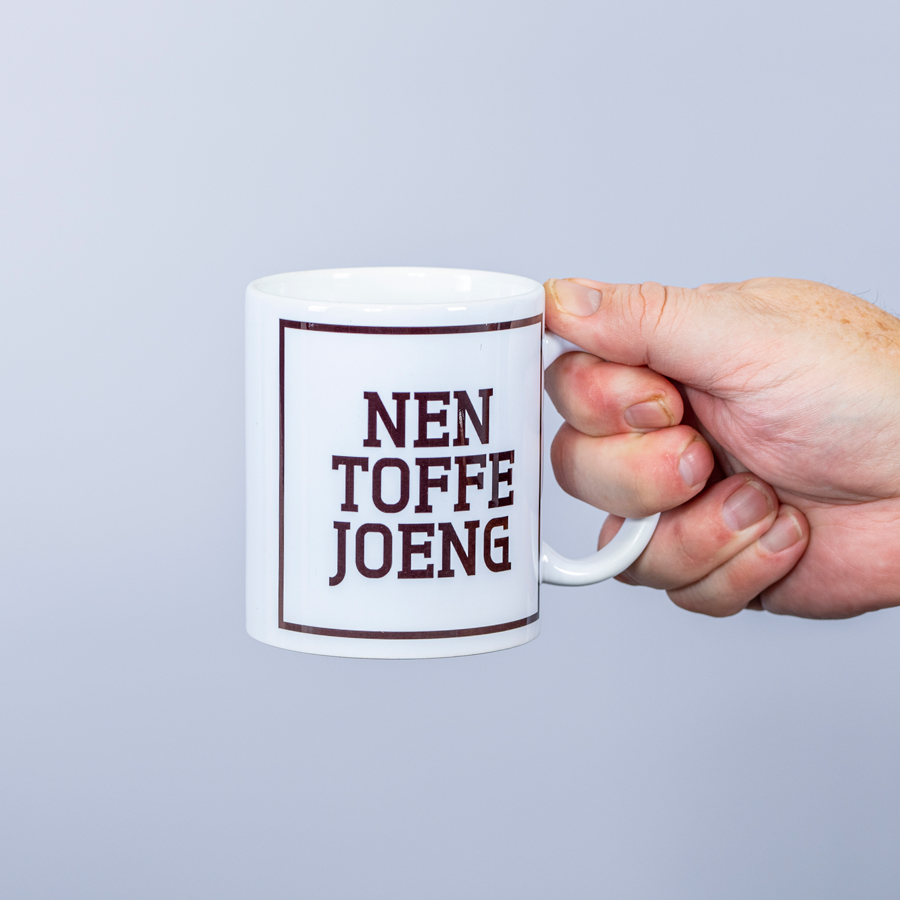 MERCHTEMSE DIALECT TAS nen toffe joeng (een toffe jongen)